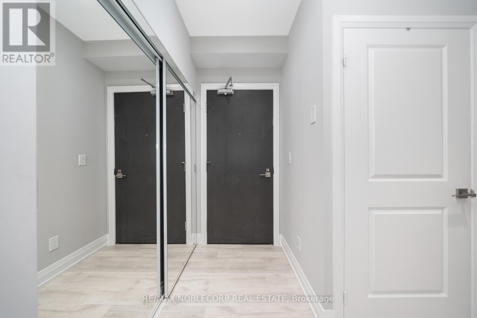 1706 - 3700 Highway 7 Road, Vaughan (Vaughan Corporate Centre), Ontario  L4L 1A6 - Photo 8 - N12934012