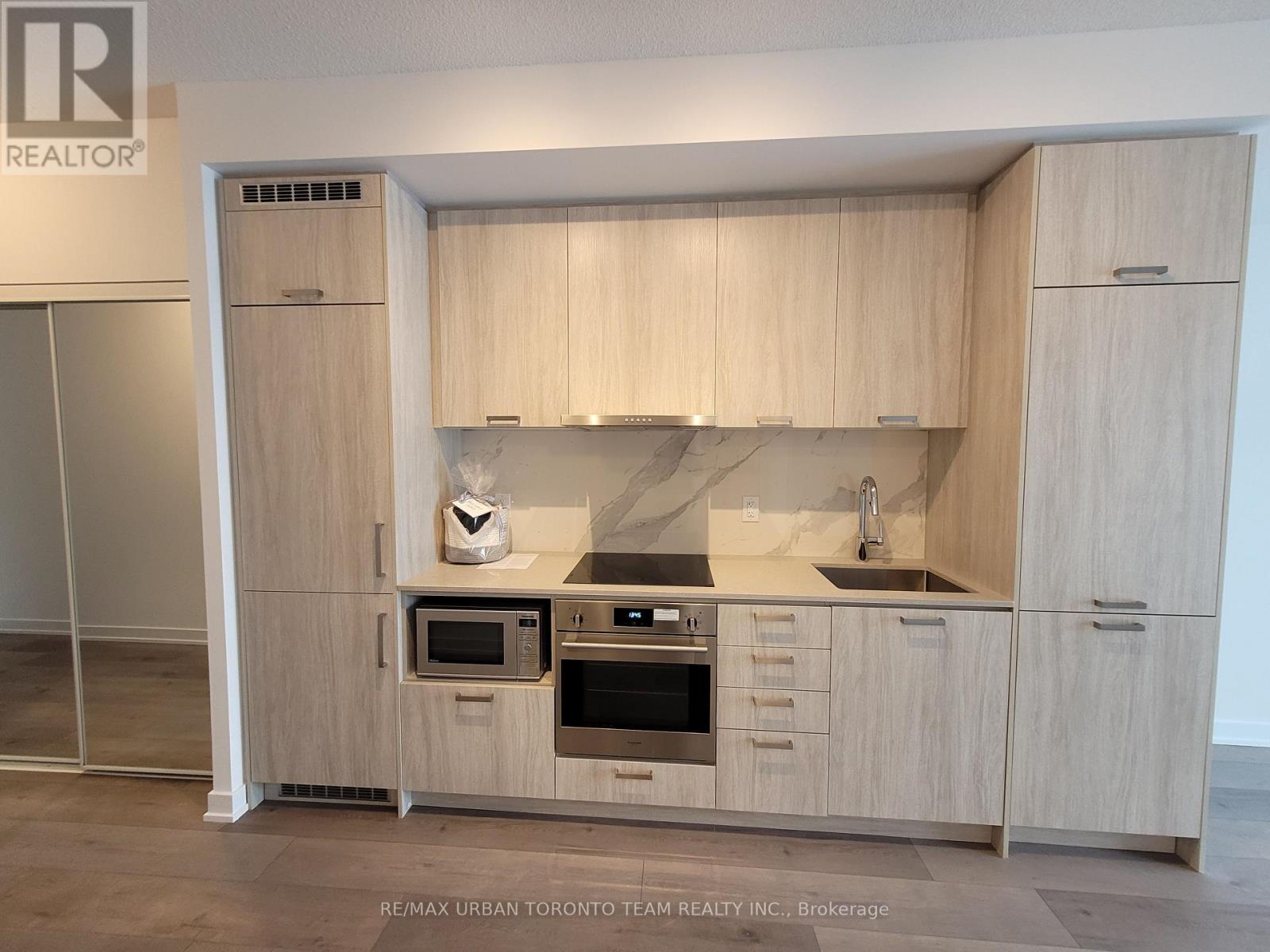 901 - 38 Honeycrisp Crescent, Vaughan (Vaughan Corporate Centre), Ontario  L4K 5C3 - Photo 2 - N12934048