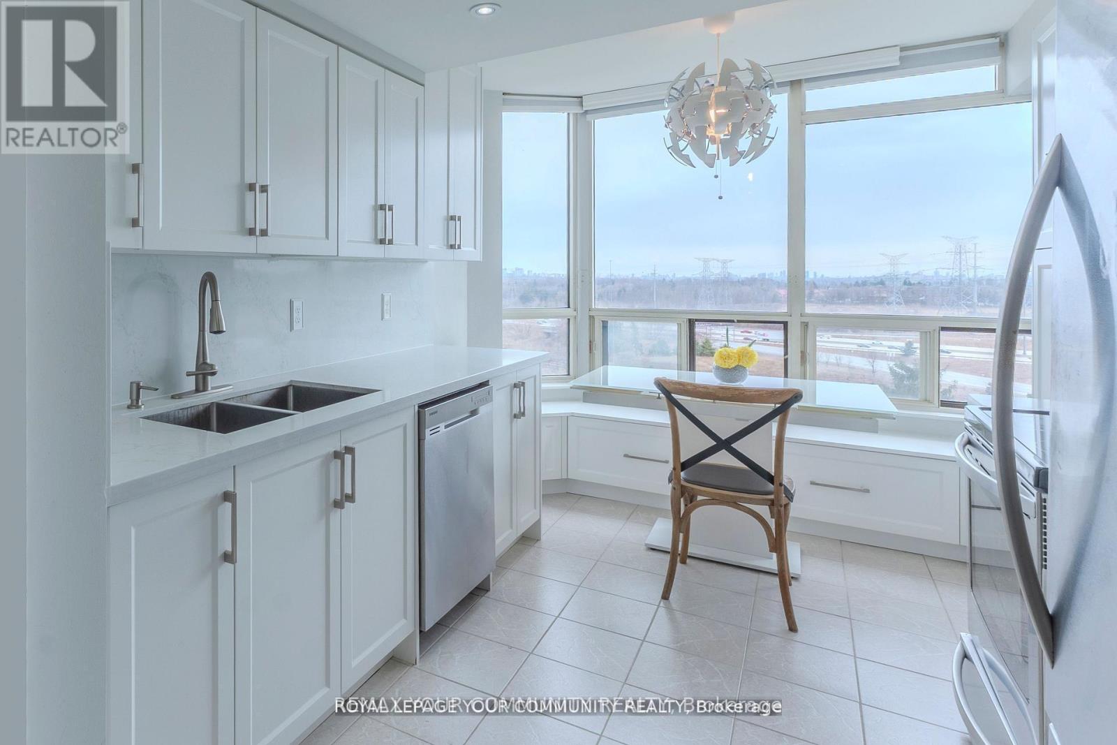 1002 - 8501 Bayview Avenue, Richmond Hill, Ontario  L4B 3J7 - Photo 11 - N12934070