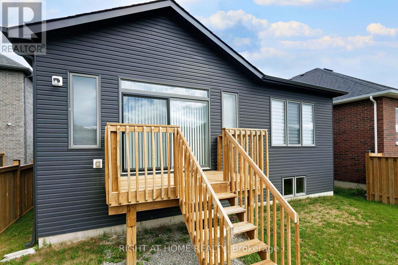 49 Simona Avenue, Wasaga Beach, Ontario  L9Z 0L3 - Photo 34 - S12934064