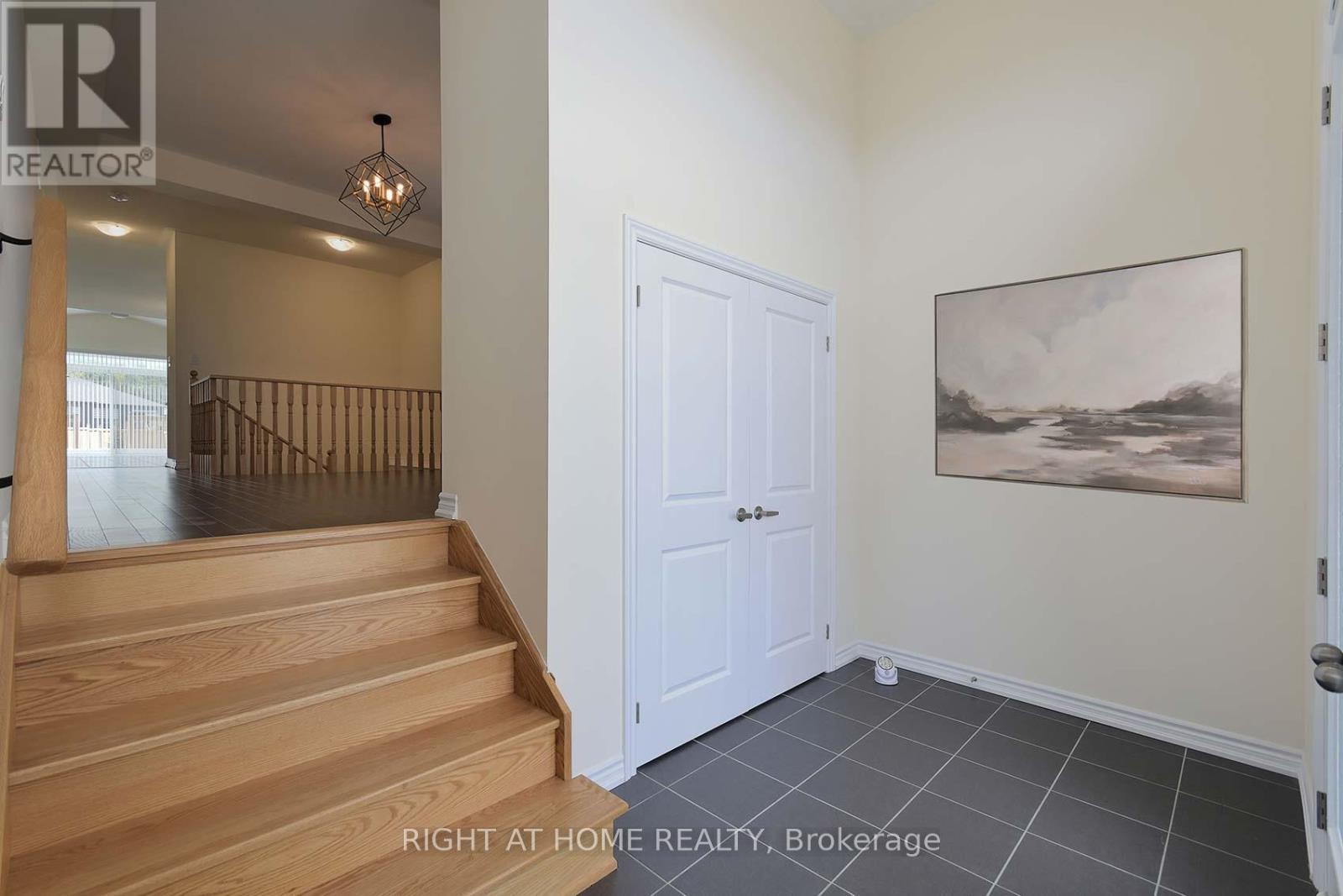 49 Simona Avenue, Wasaga Beach, Ontario  L9Z 0L3 - Photo 6 - S12934064