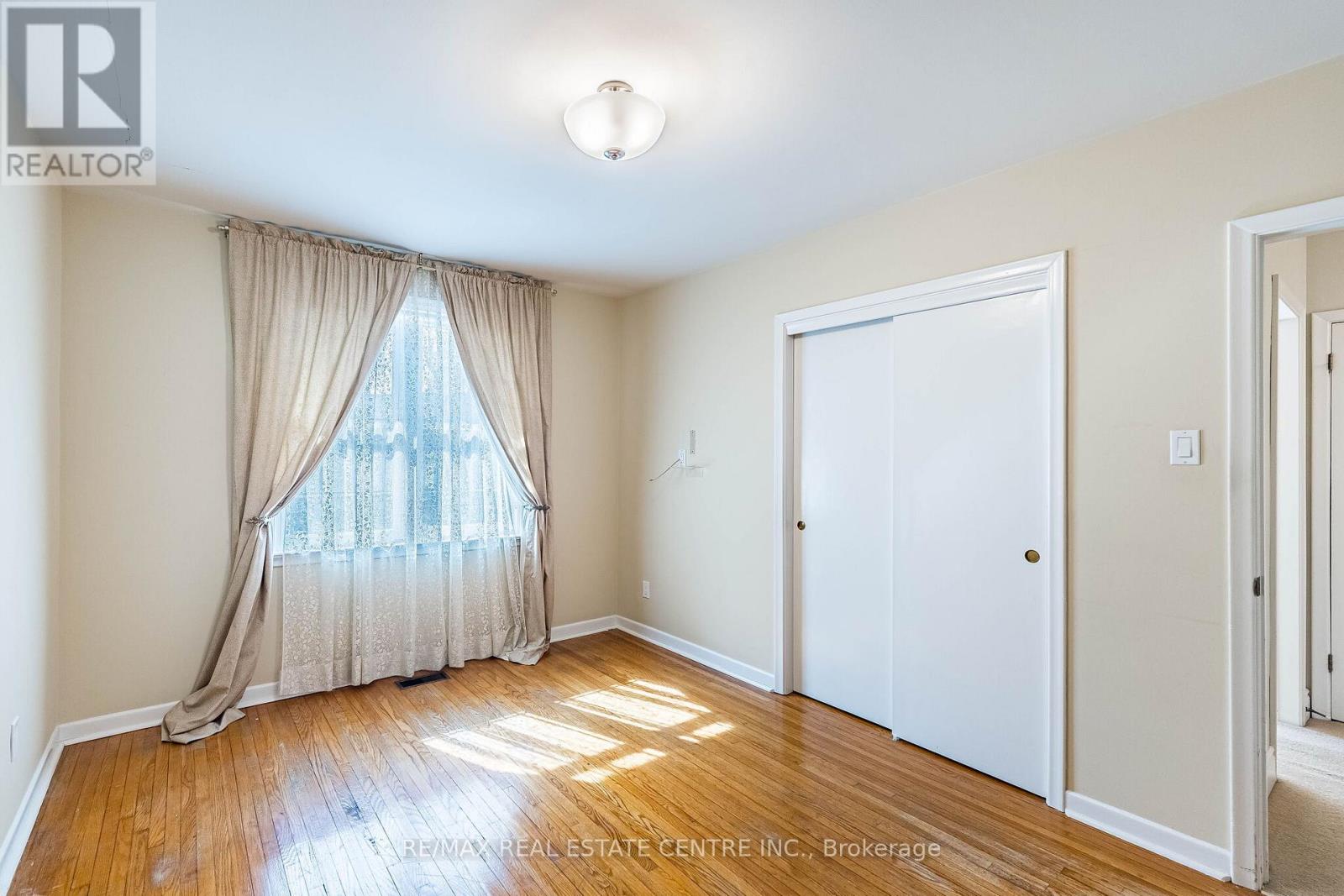 39 Bradstock Road, Toronto, Ontario  M9M 1M9 - Photo 12 - W12933986