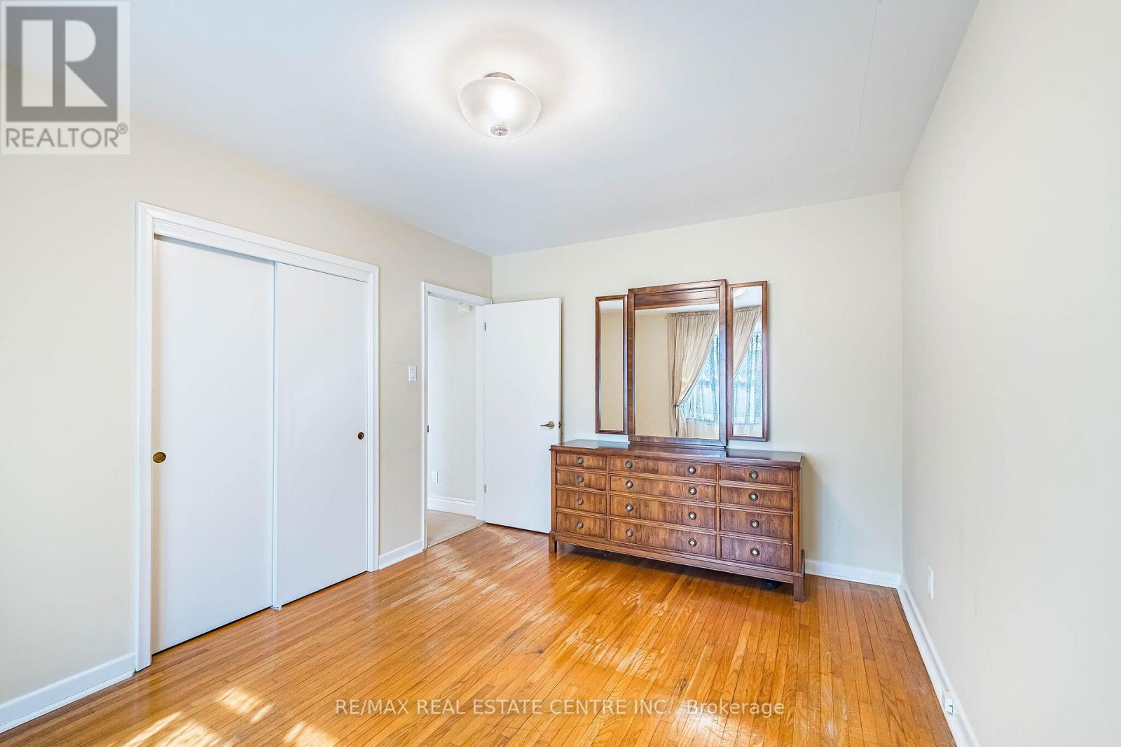 39 Bradstock Road, Toronto, Ontario  M9M 1M9 - Photo 13 - W12933986