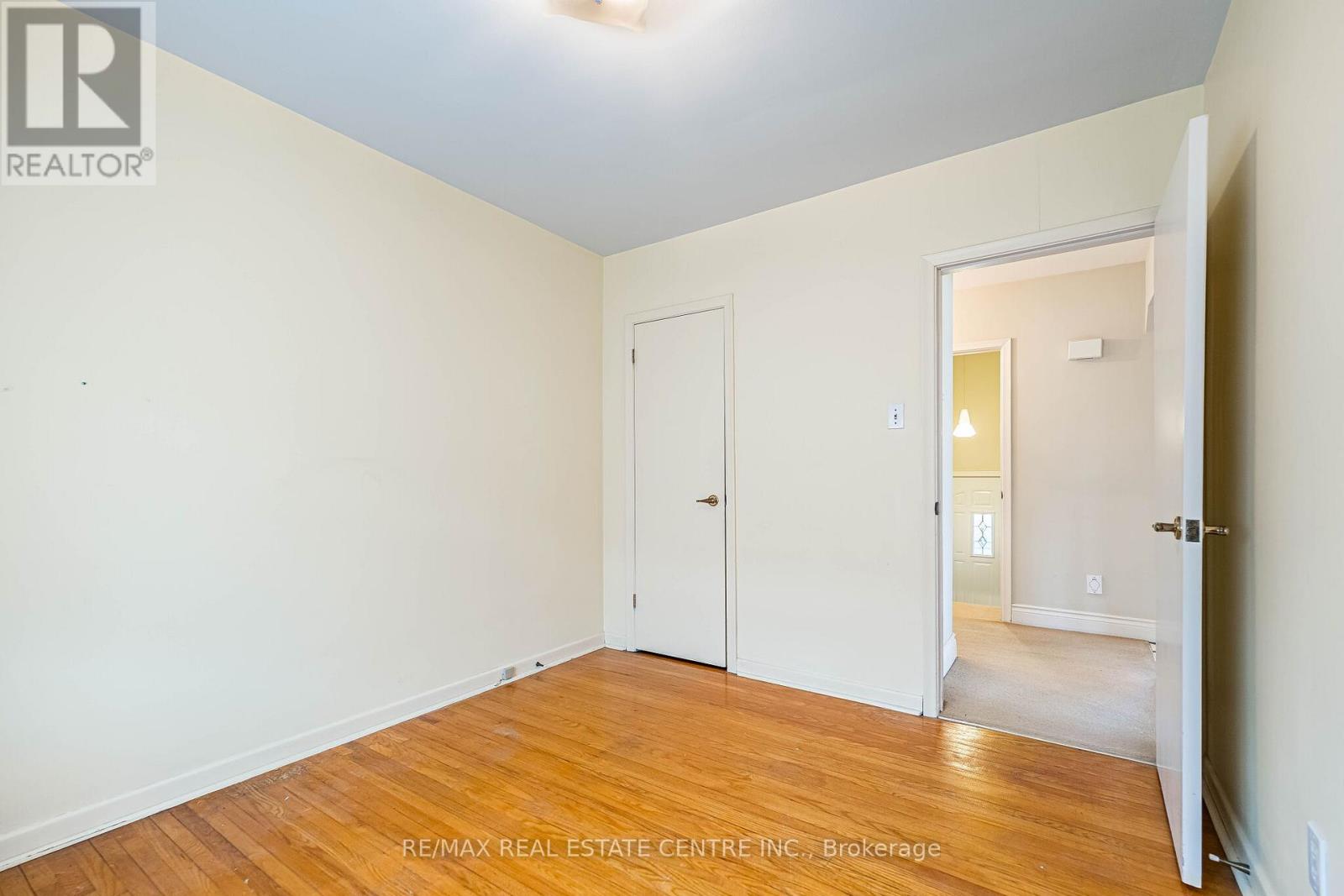 39 Bradstock Road, Toronto, Ontario  M9M 1M9 - Photo 17 - W12933986