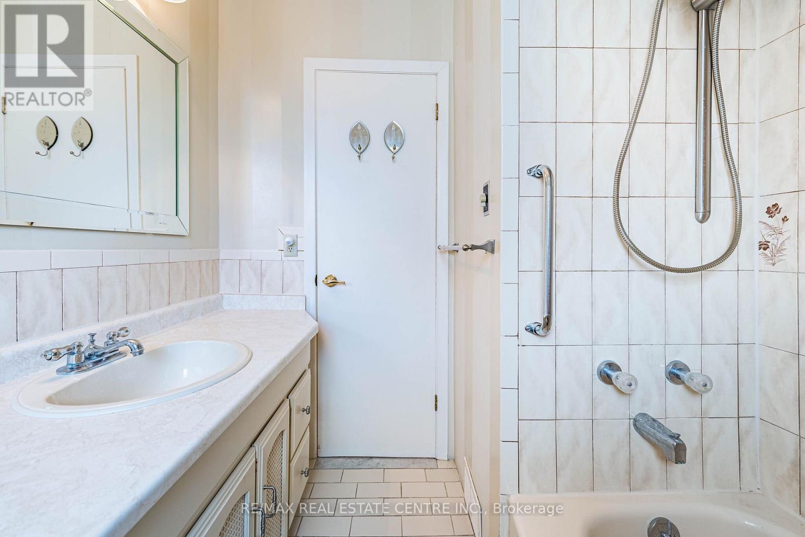 39 Bradstock Road, Toronto, Ontario  M9M 1M9 - Photo 19 - W12933986