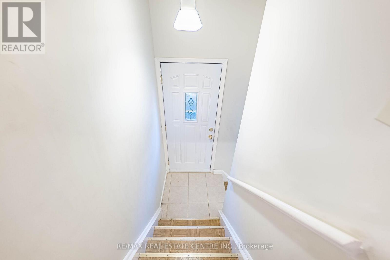 39 Bradstock Road, Toronto, Ontario  M9M 1M9 - Photo 21 - W12933986