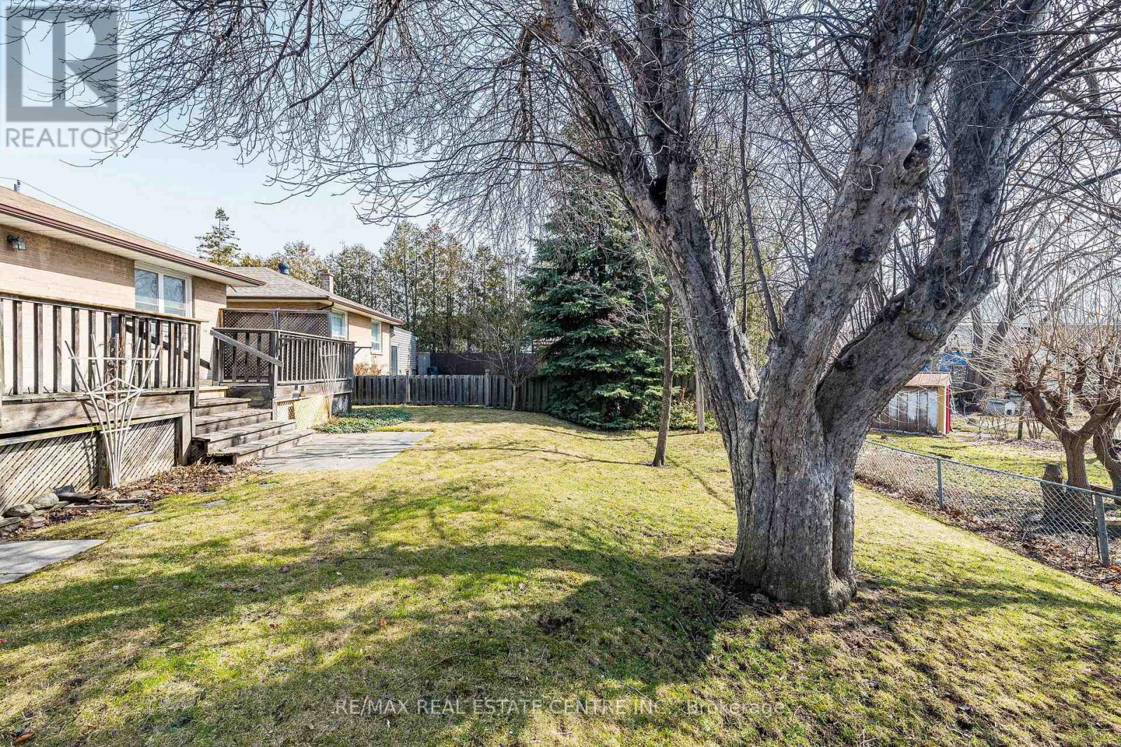 39 Bradstock Road, Toronto, Ontario  M9M 1M9 - Photo 28 - W12933986