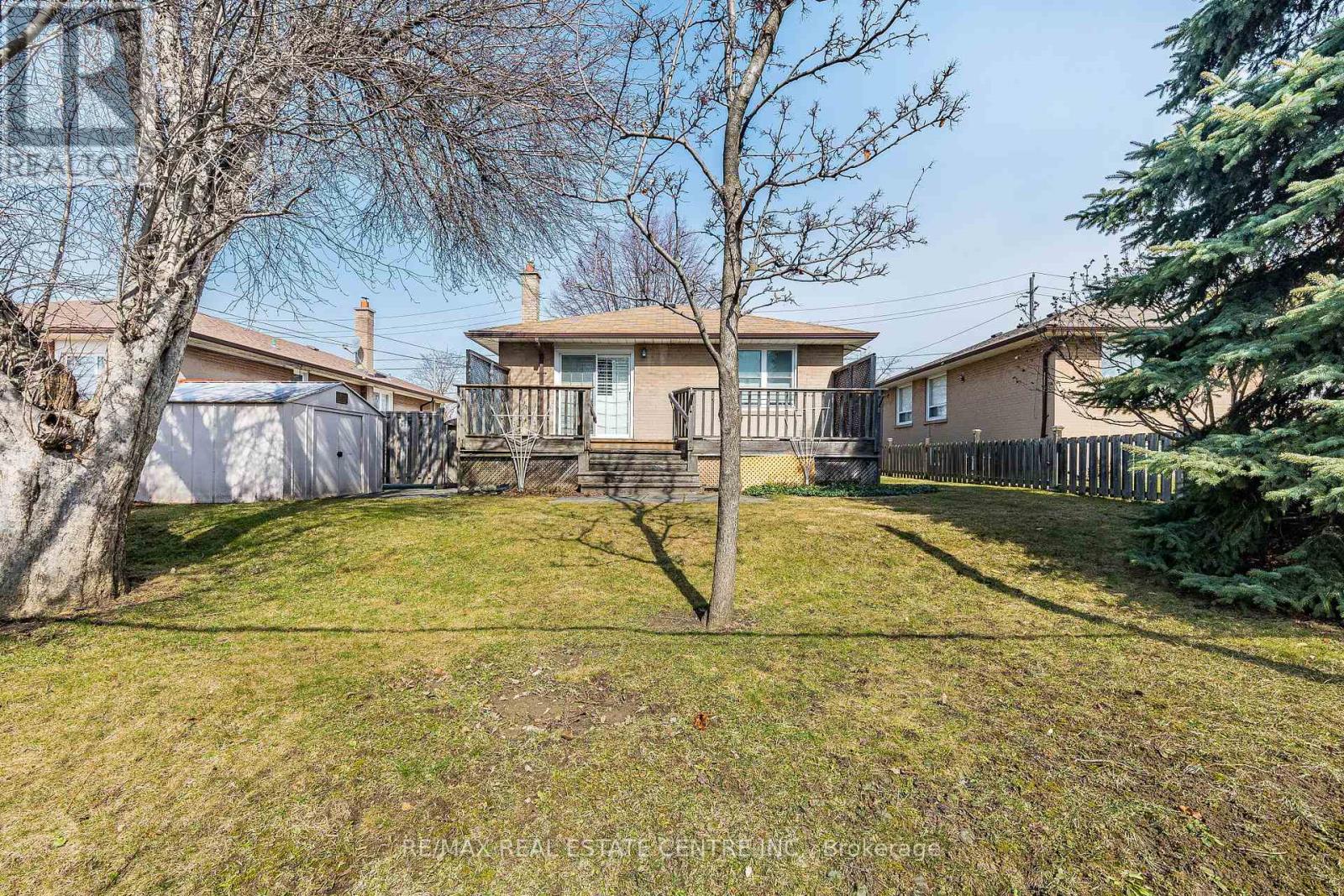39 Bradstock Road, Toronto, Ontario  M9M 1M9 - Photo 30 - W12933986