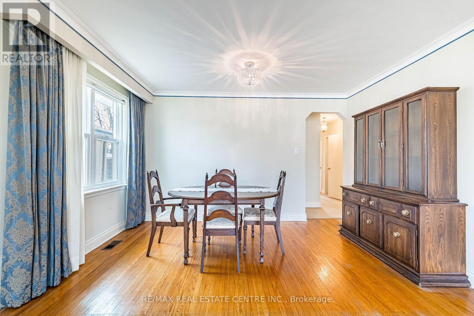 39 Bradstock Road, Toronto, Ontario  M9M 1M9 - Photo 6 - W12933986