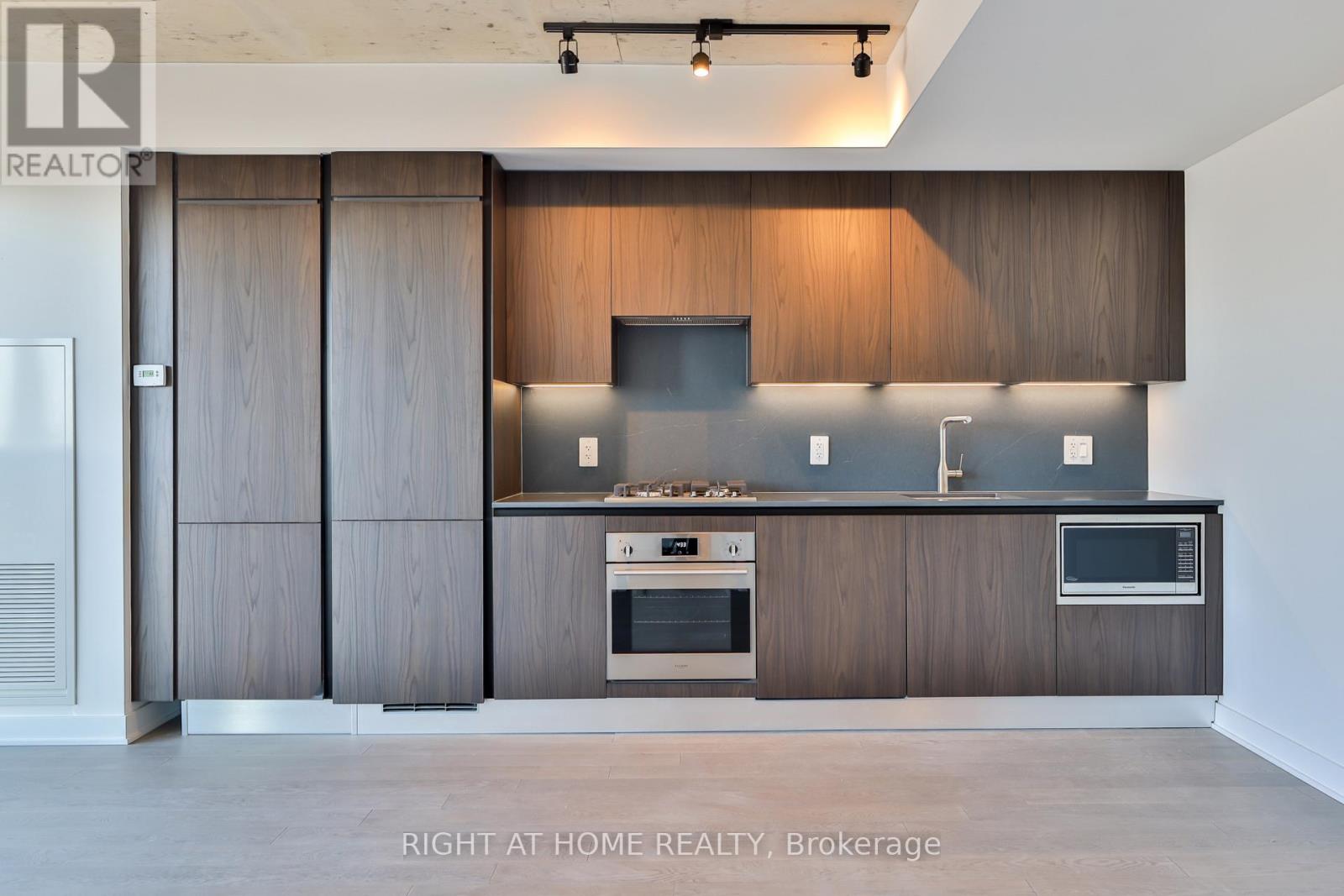 509 - 2720 Dundas Street W, Toronto (Junction Area), Ontario  M6P 1Y2 - Photo 2 - W12933992