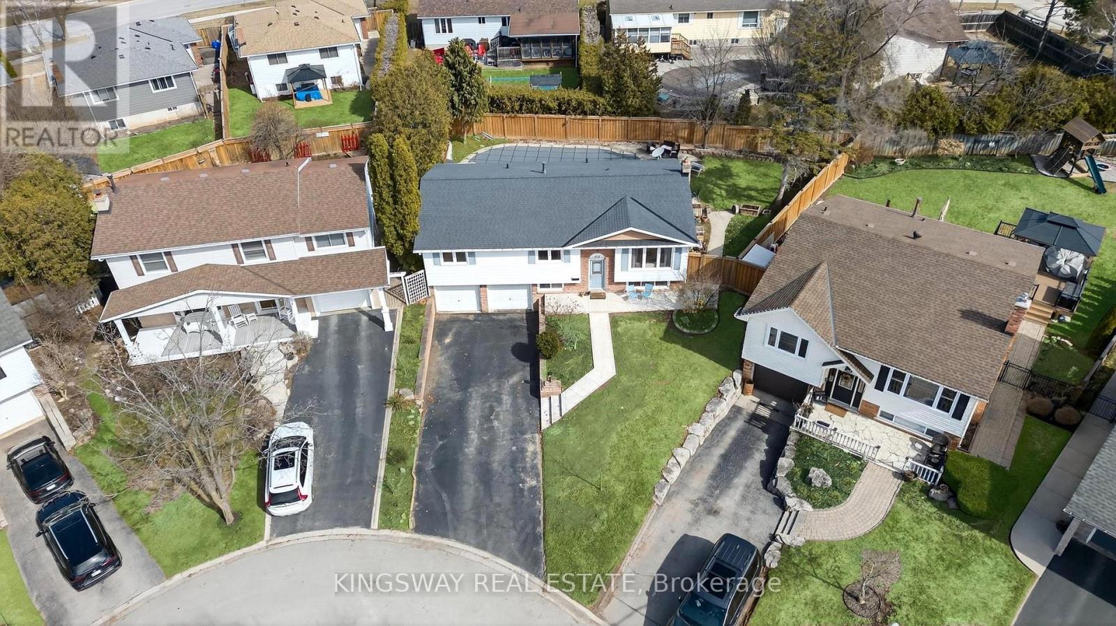 602 Clare Place S, Burlington, Ontario  L7L 4Z7 - Photo 5 - W12933994