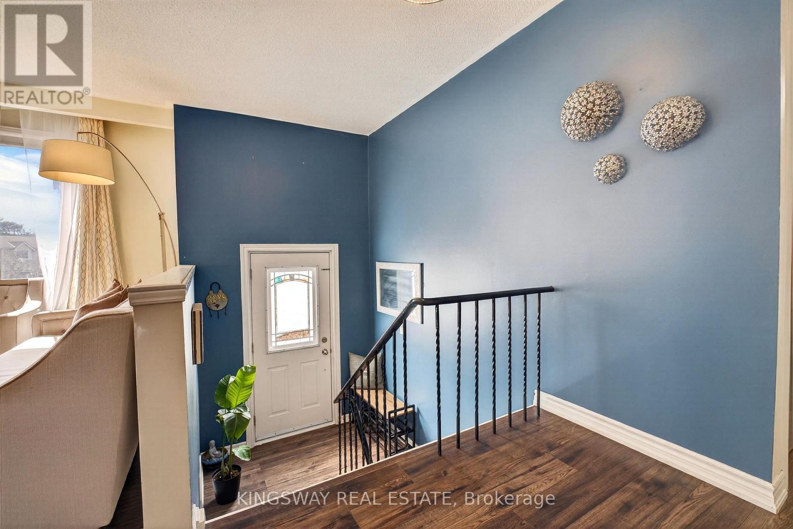 602 Clare Place S, Burlington, Ontario  L7L 4Z7 - Photo 6 - W12933994