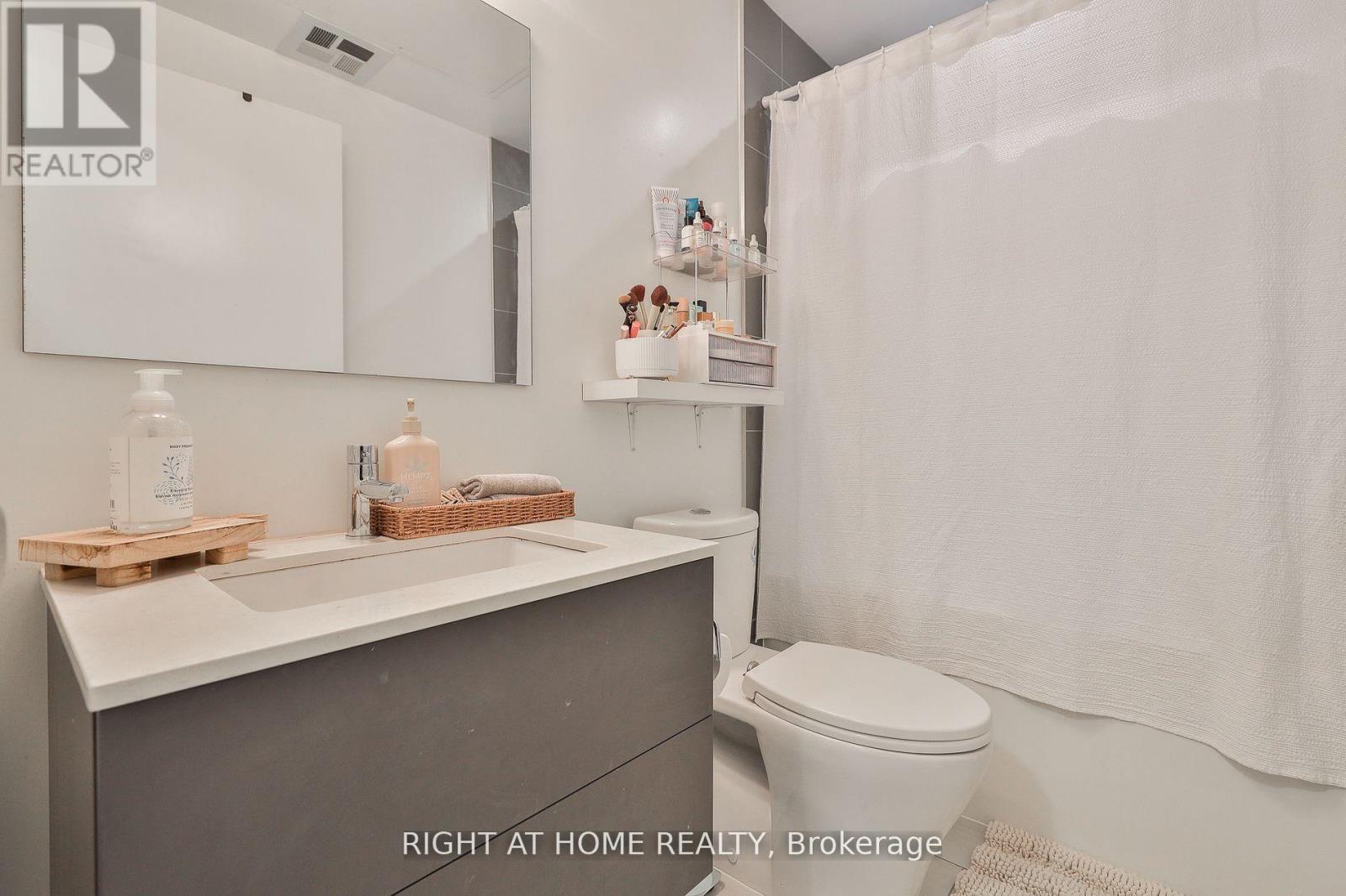 314 - 530 Indian Grove, Toronto, Ontario  M6P 2J2 - Photo 11 - W12933998