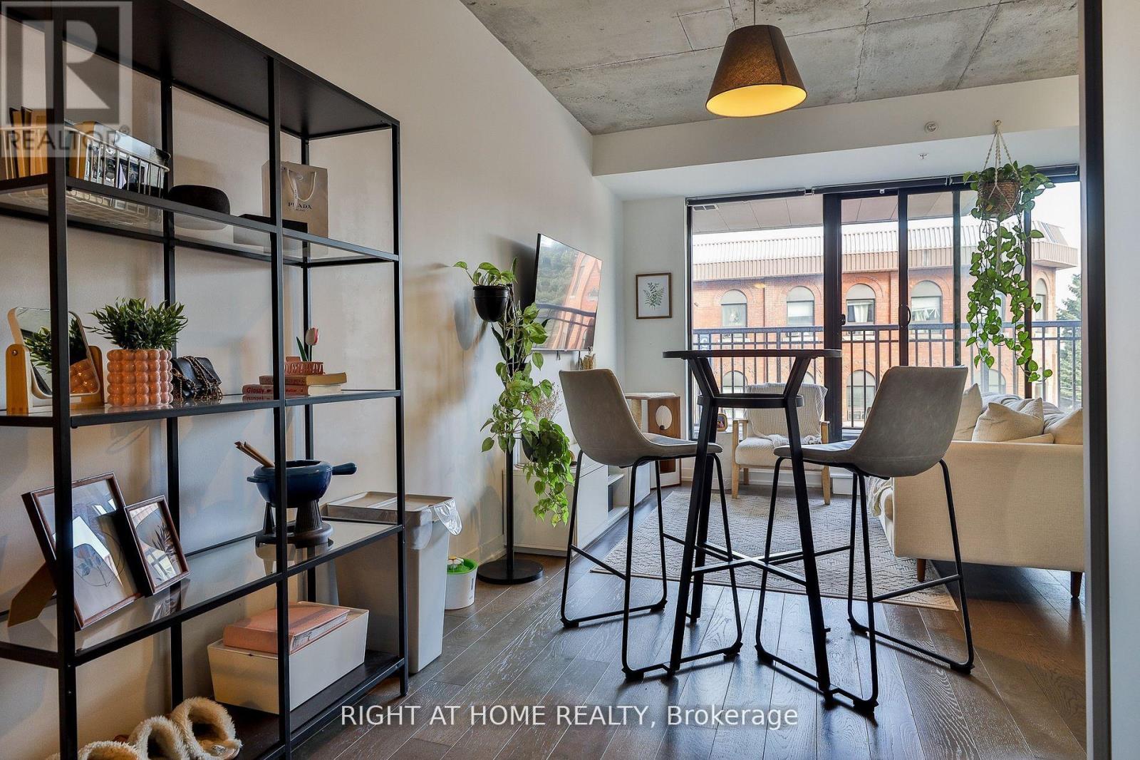 314 - 530 Indian Grove, Toronto, Ontario  M6P 2J2 - Photo 2 - W12933998