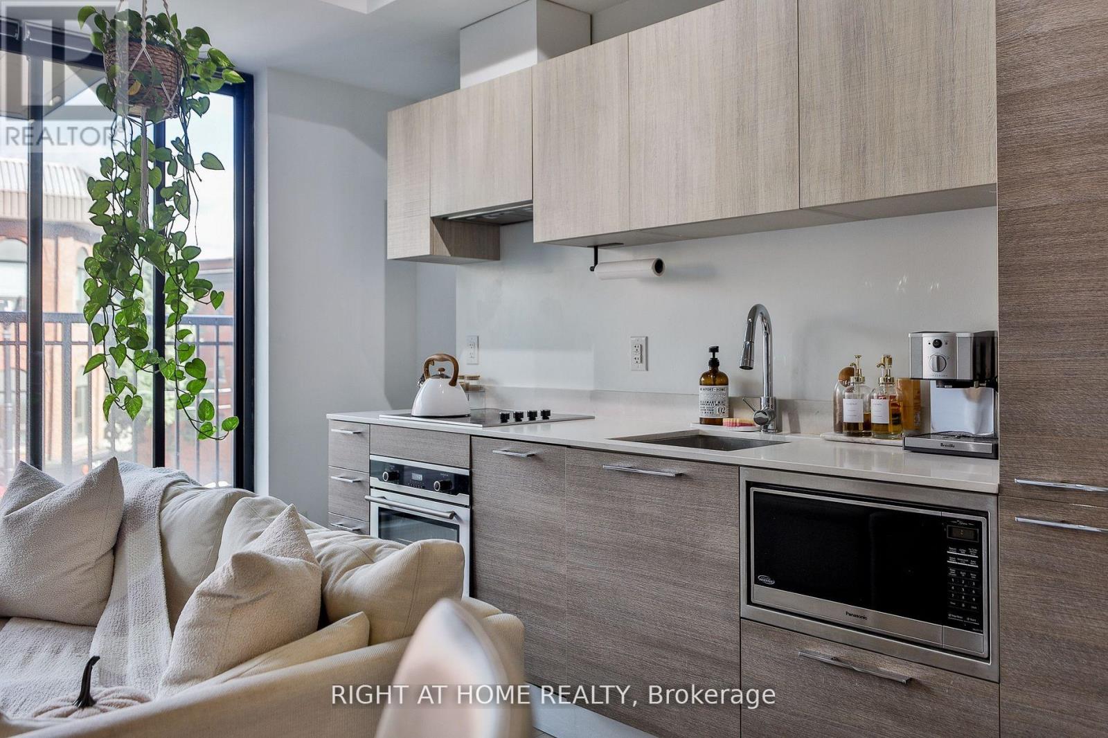 314 - 530 Indian Grove, Toronto, Ontario  M6P 2J2 - Photo 6 - W12933998