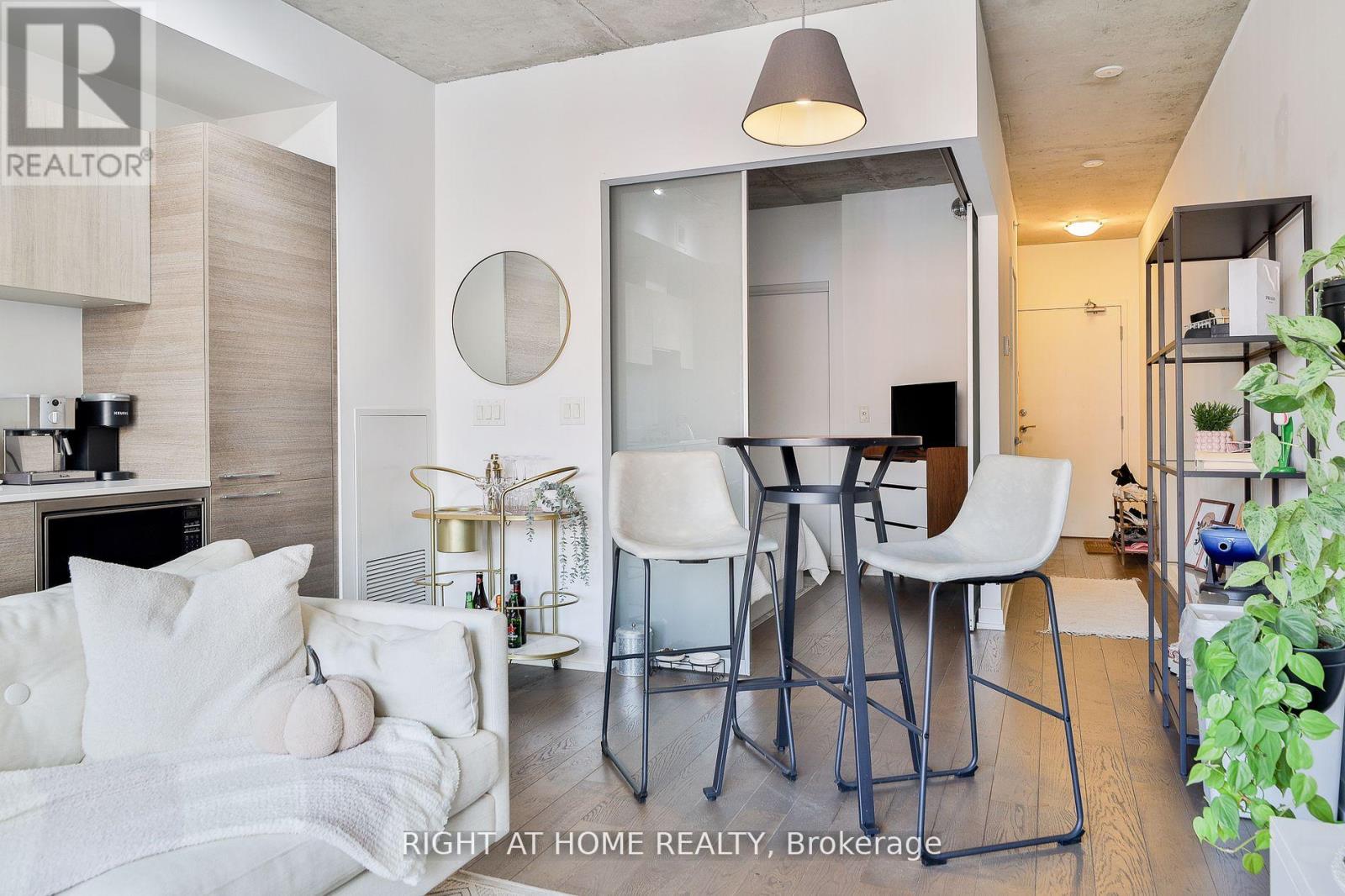 314 - 530 Indian Grove, Toronto, Ontario  M6P 2J2 - Photo 8 - W12933998