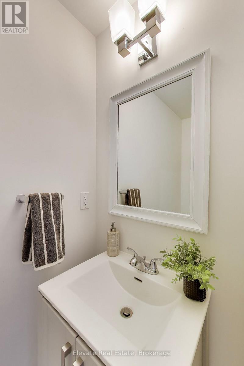 24 - 3083 Cawthra Road, Mississauga, Ontario  L4Y 3Y5 - Photo 6 - W12934016