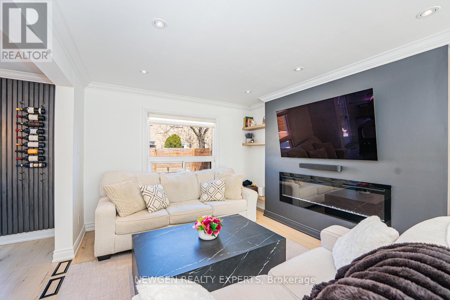 19 Stillwater Crescent, Brampton, Ontario  L6X 3K6 - Photo 6 - W12934034