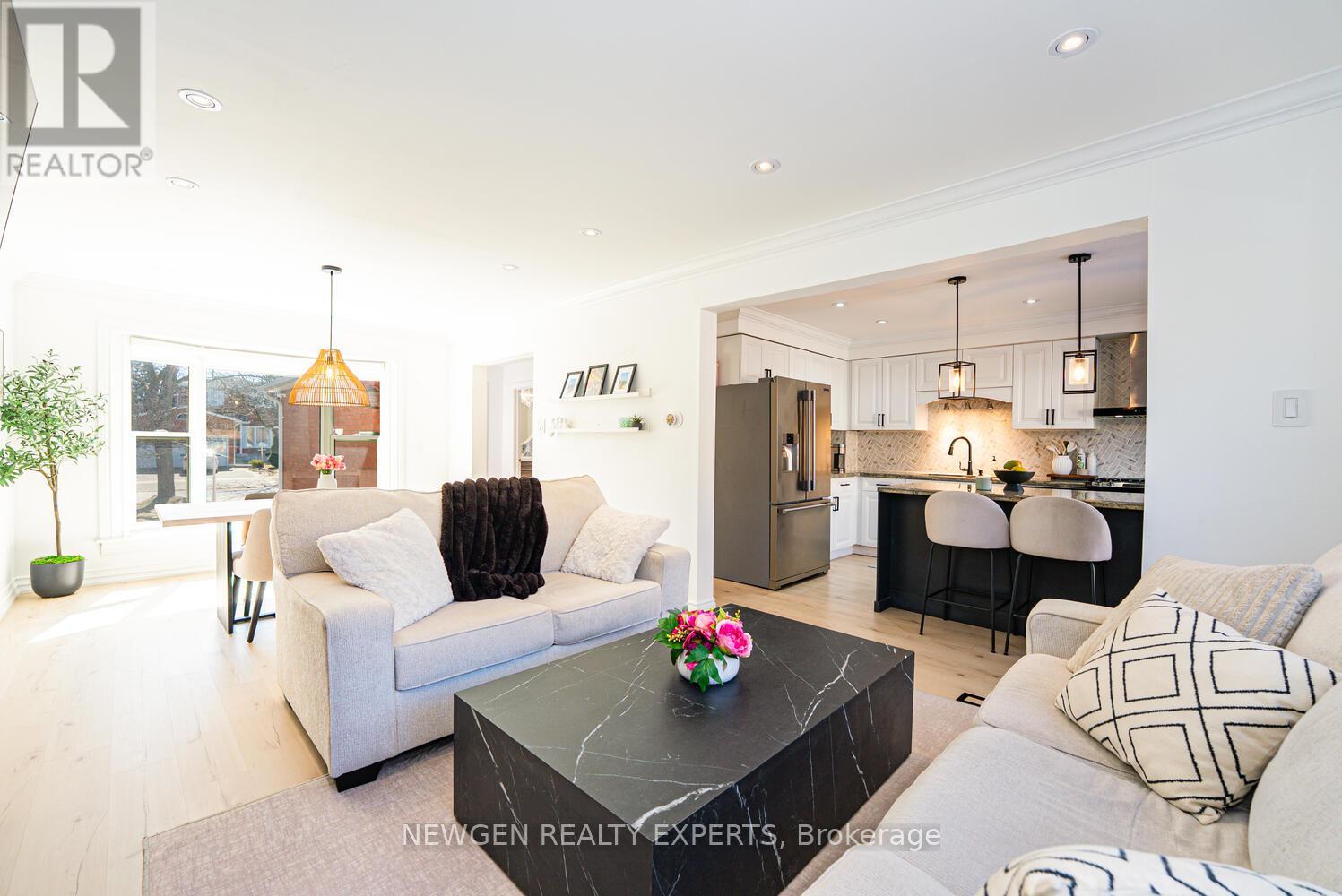 19 Stillwater Crescent, Brampton, Ontario  L6X 3K6 - Photo 8 - W12934034