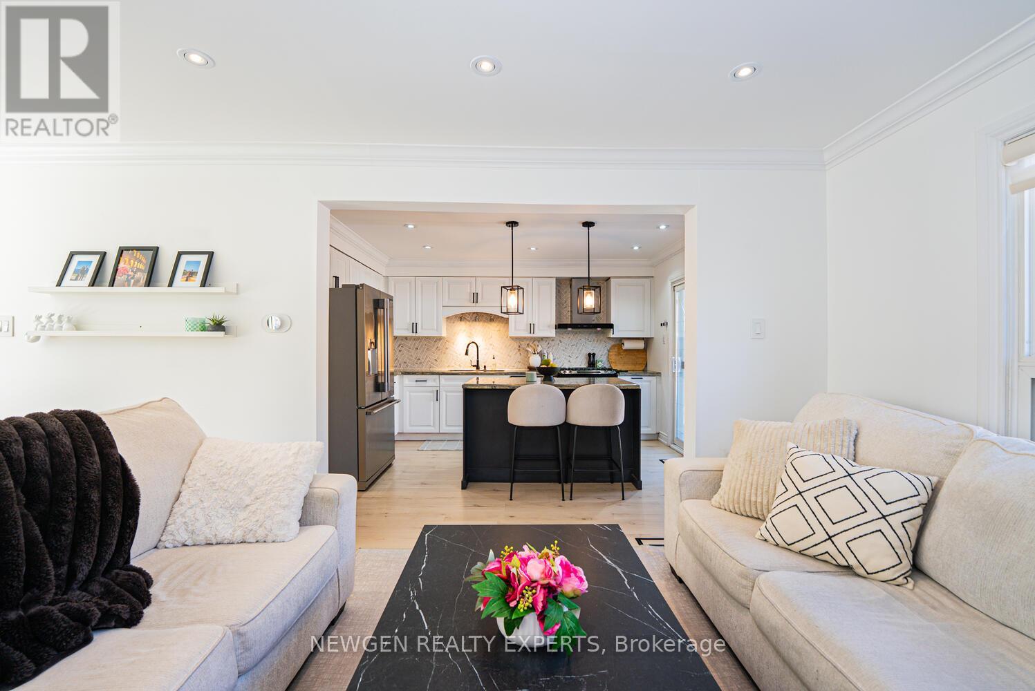 19 Stillwater Crescent, Brampton, Ontario  L6X 3K6 - Photo 9 - W12934034