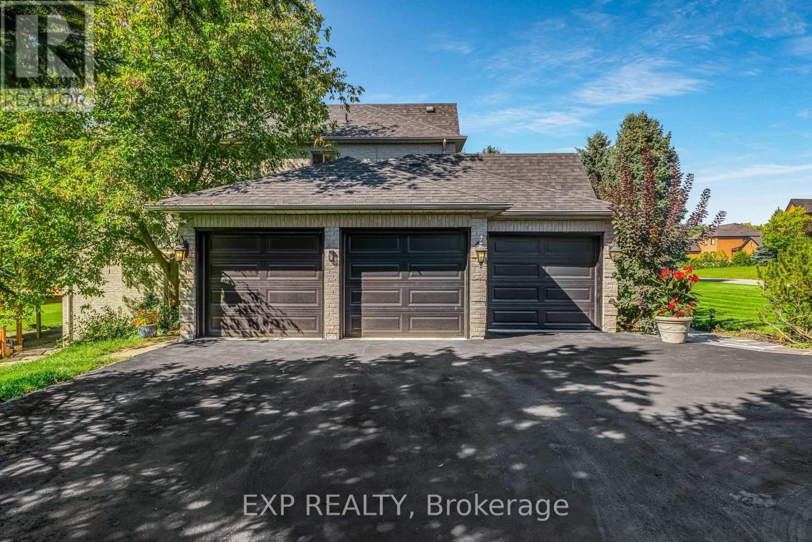 6 Golfway Court, Caledon, Ontario  L7E 0B3 - Photo 4 - W12934084