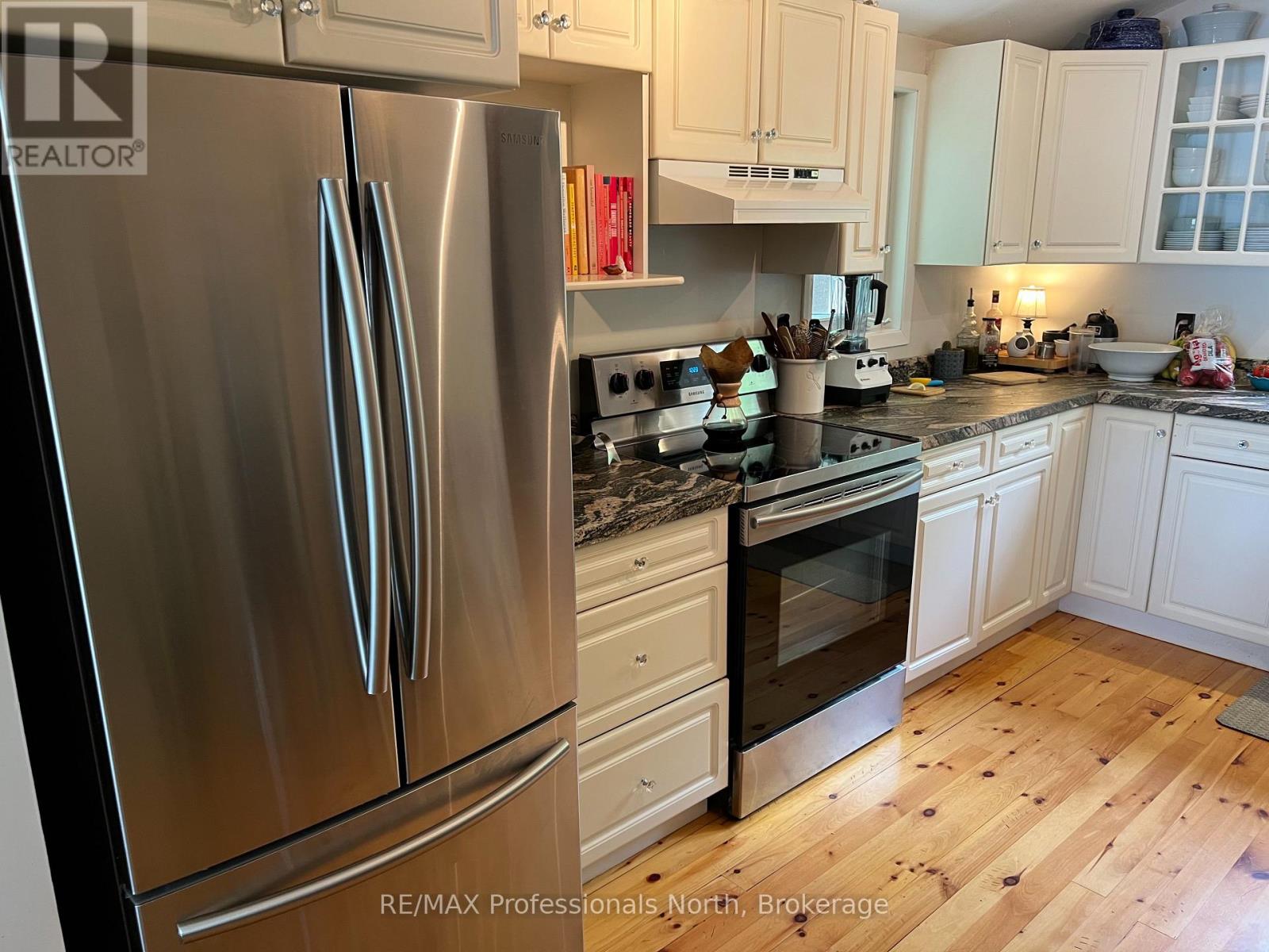 185 Ena Drive, Huntsville, Ontario  P1H 2J4 - Photo 10 - X12931476