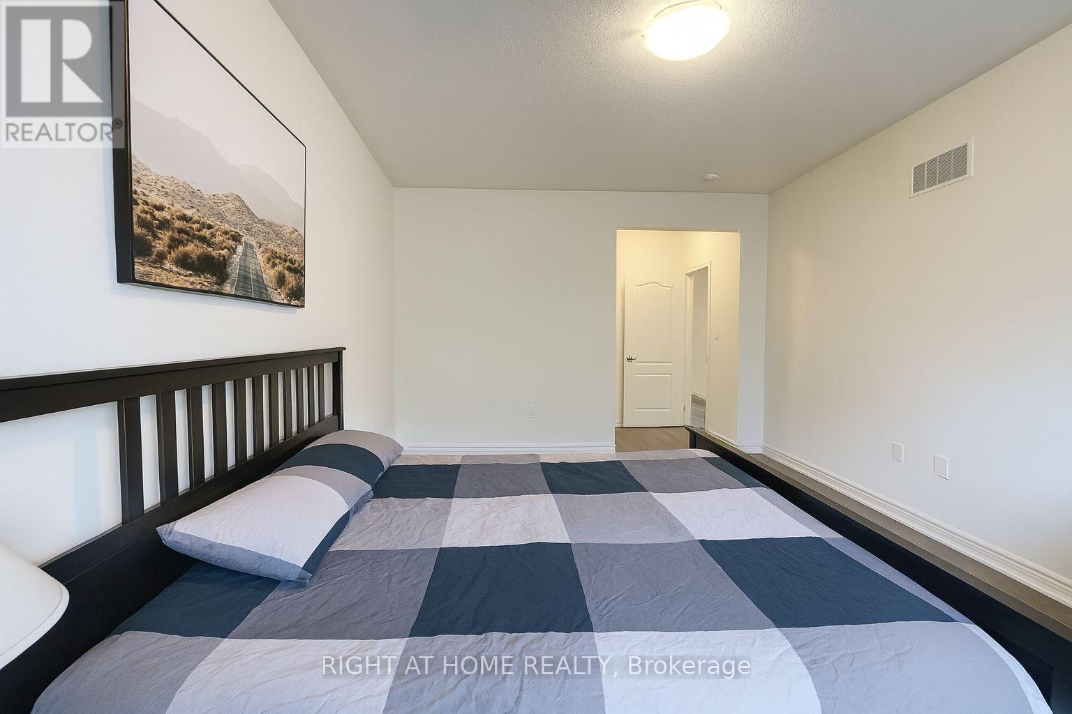 21 Trailbank Gardens, Hamilton, Ontario  L8B 1Z3 - Photo 20 - X12934030