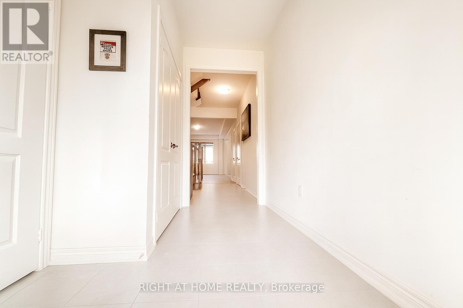 21 Trailbank Gardens, Hamilton, Ontario  L8B 1Z3 - Photo 6 - X12934030