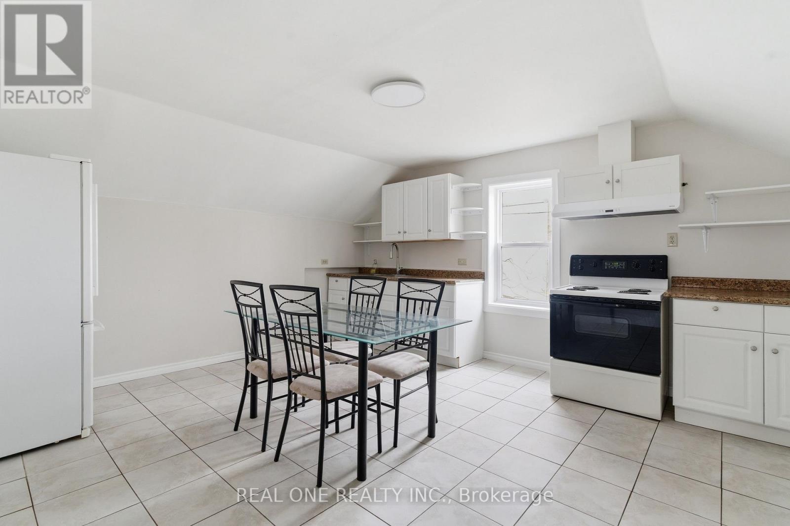 Upper - 162 Darling Street, Brantford, Ontario  N3S 3W6 - Photo 3 - X12934076