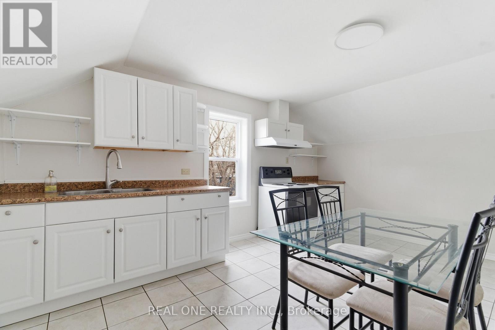 Upper - 162 Darling Street, Brantford, Ontario  N3S 3W6 - Photo 5 - X12934076