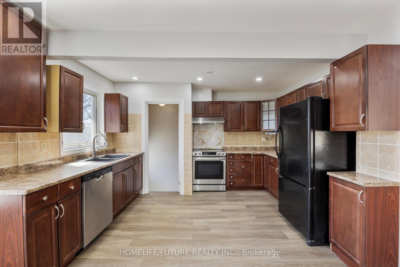 22 Hawkridge Avenue, Markham, Ontario  L3P 1V7 - Photo 11 - N12840394