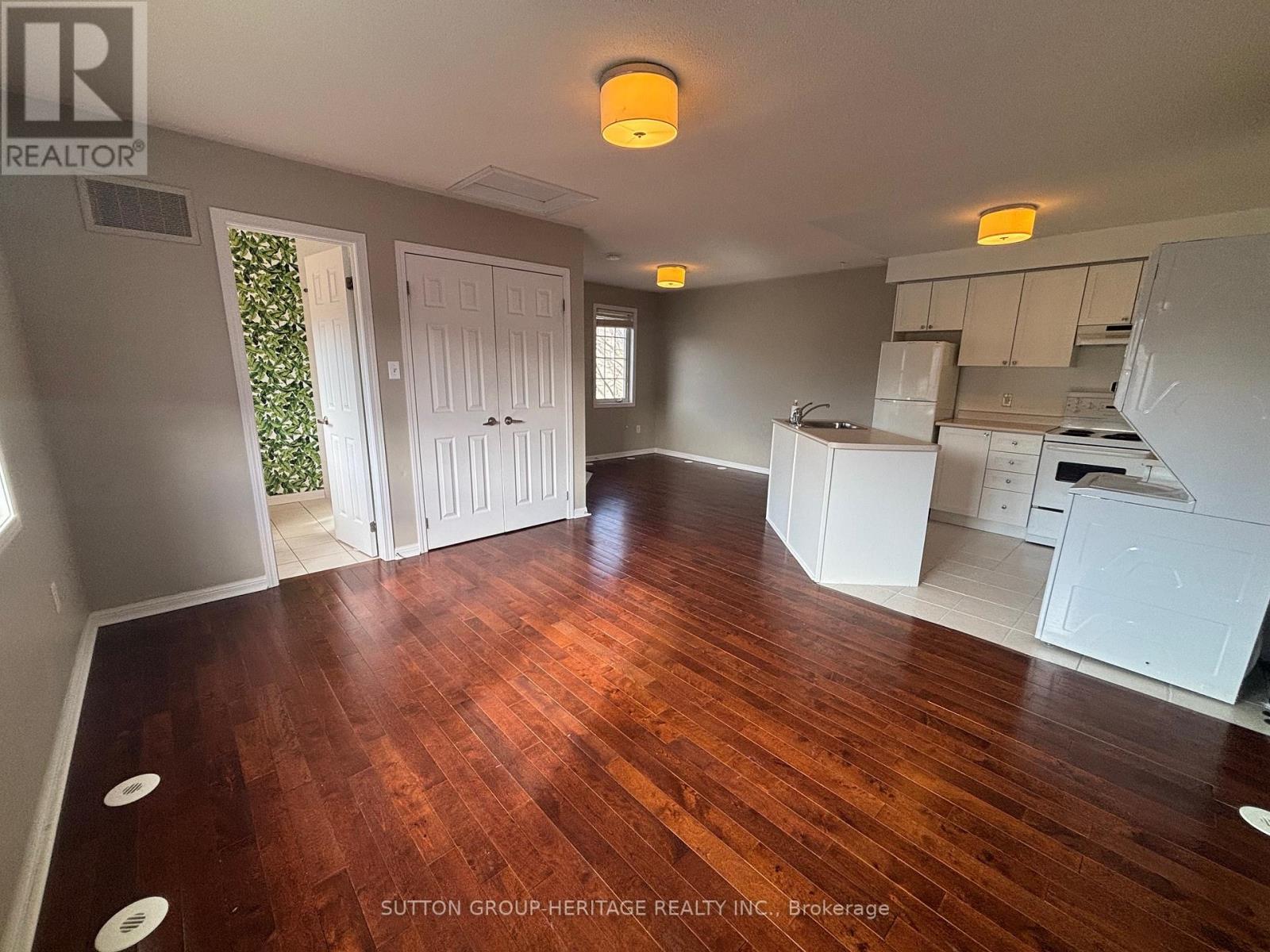 Coachhouse - 12 Black Creek Drive, Markham, Ontario  L6B 1L7 - Photo 2 - N12921002