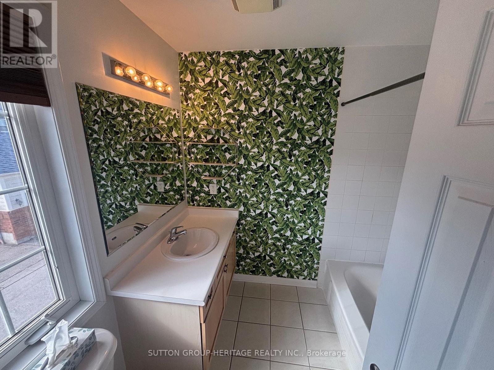 Coachhouse - 12 Black Creek Drive, Markham, Ontario  L6B 1L7 - Photo 8 - N12921002