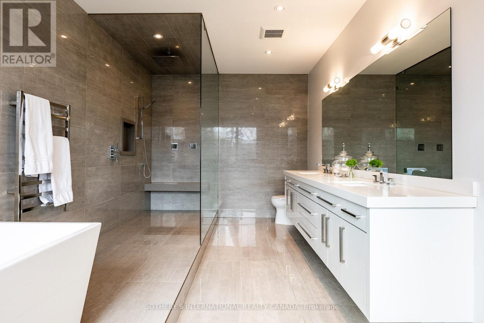 1388 Acton Crescent, Oakville, Ontario  L6J 2S5 - Photo 30 - W12909150