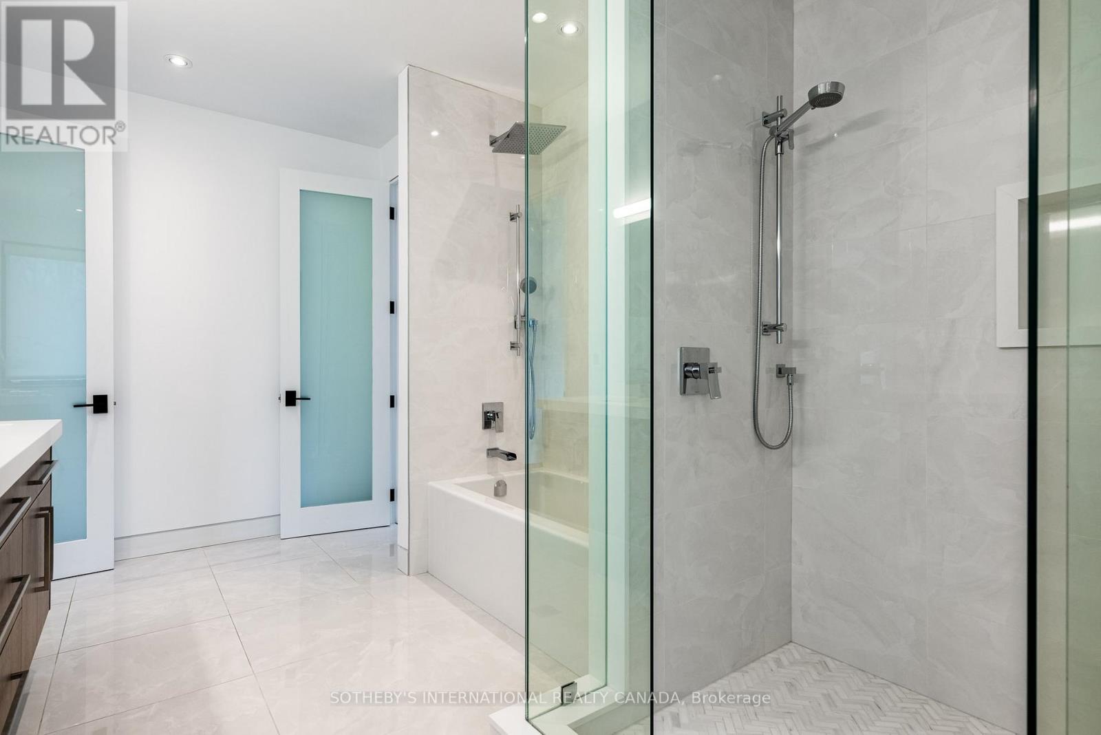 1388 Acton Crescent, Oakville, Ontario  L6J 2S5 - Photo 34 - W12909150