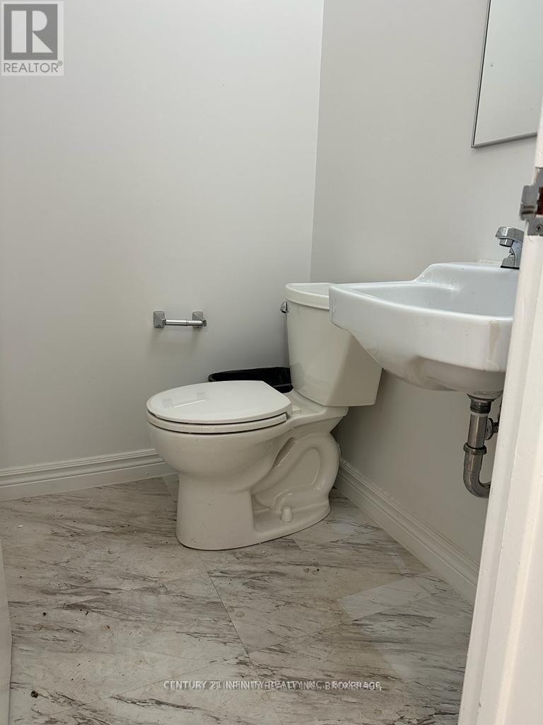 207 - 323 Kerr Street, Oakville, Ontario  L6K 3B6 - Photo 5 - W12934156