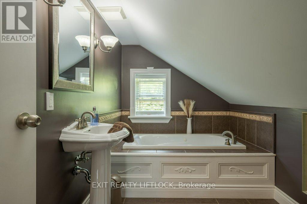 12 Cumberland Street, Port Hope, Ontario  L1A 1Z5 - Photo 31 - X12934094