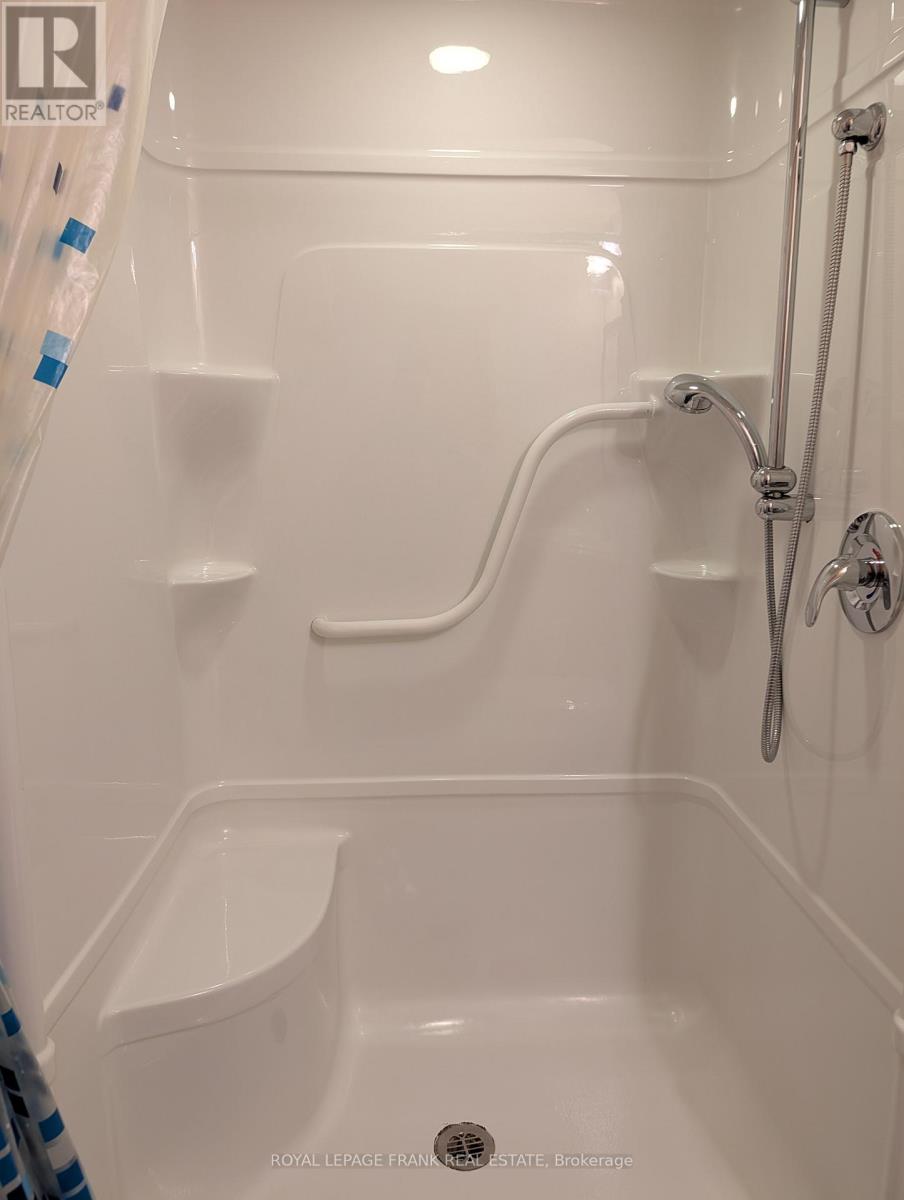 425 - 240 Chapel Street, Cobourg, Ontario  K9A 0E3 - Photo 6 - X12934160