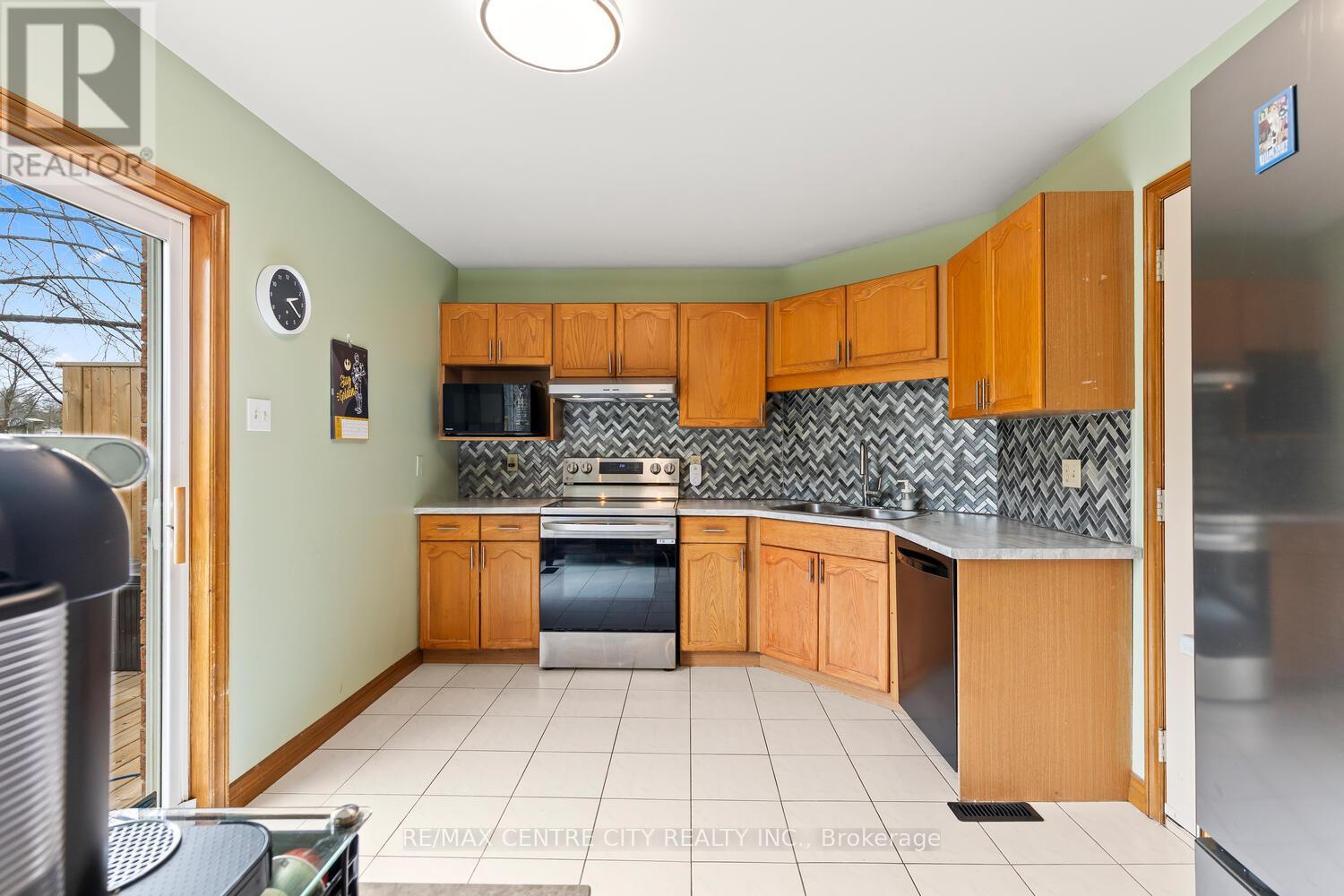 1 - 20 Kernohan Parkway, London South, Ontario  N6J 4Y3 - Photo 13 - X12934128