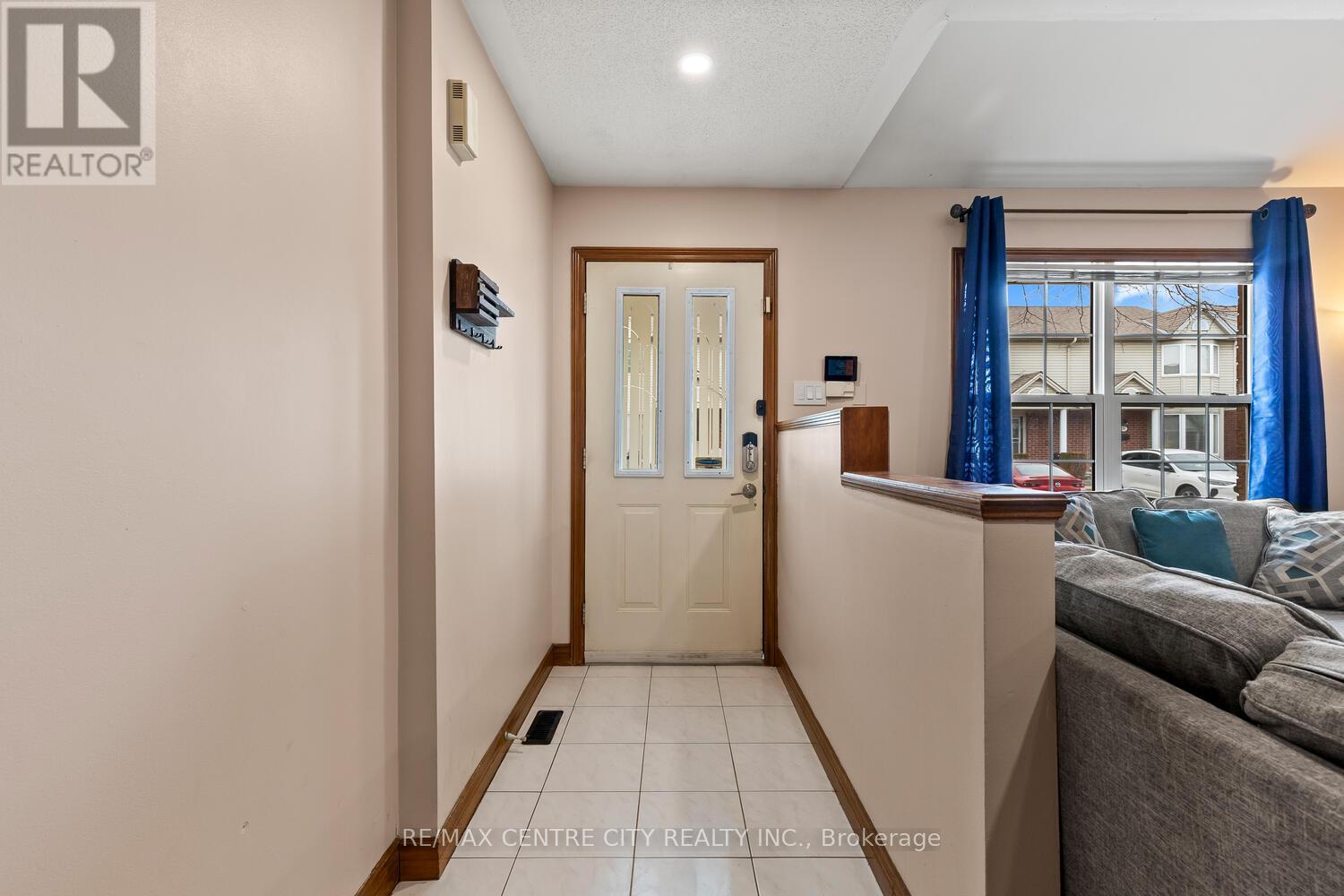 1 - 20 Kernohan Parkway, London South, Ontario  N6J 4Y3 - Photo 3 - X12934128