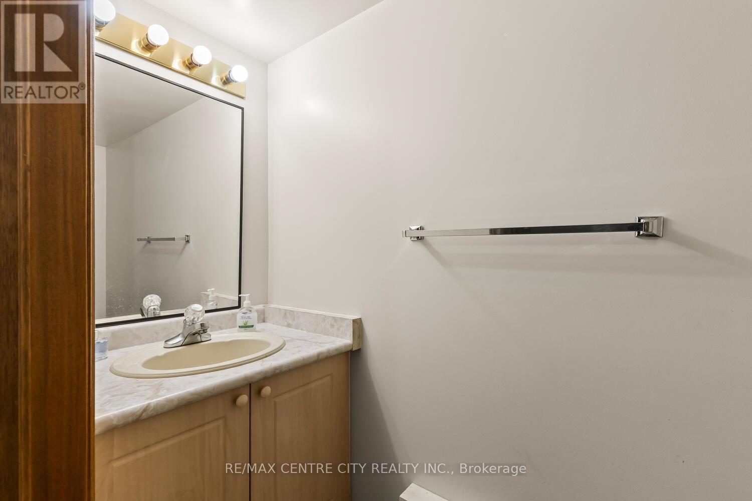 Photo 30 of 35 for 1 - 20 Kernohan Parkway