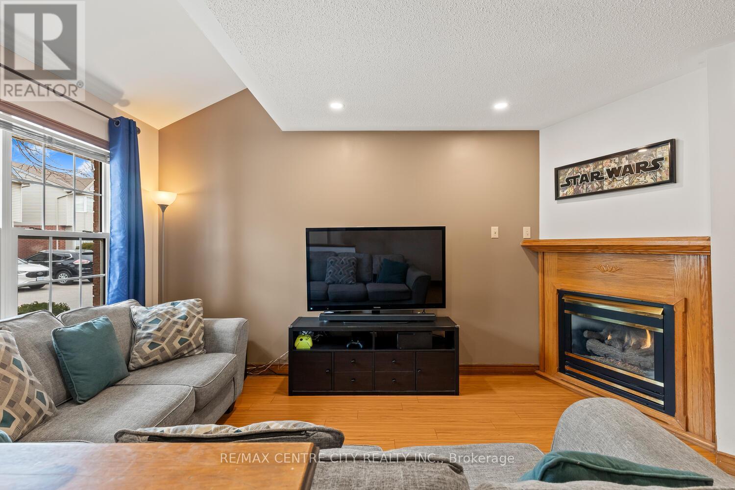 1 - 20 Kernohan Parkway, London South, Ontario  N6J 4Y3 - Photo 4 - X12934128