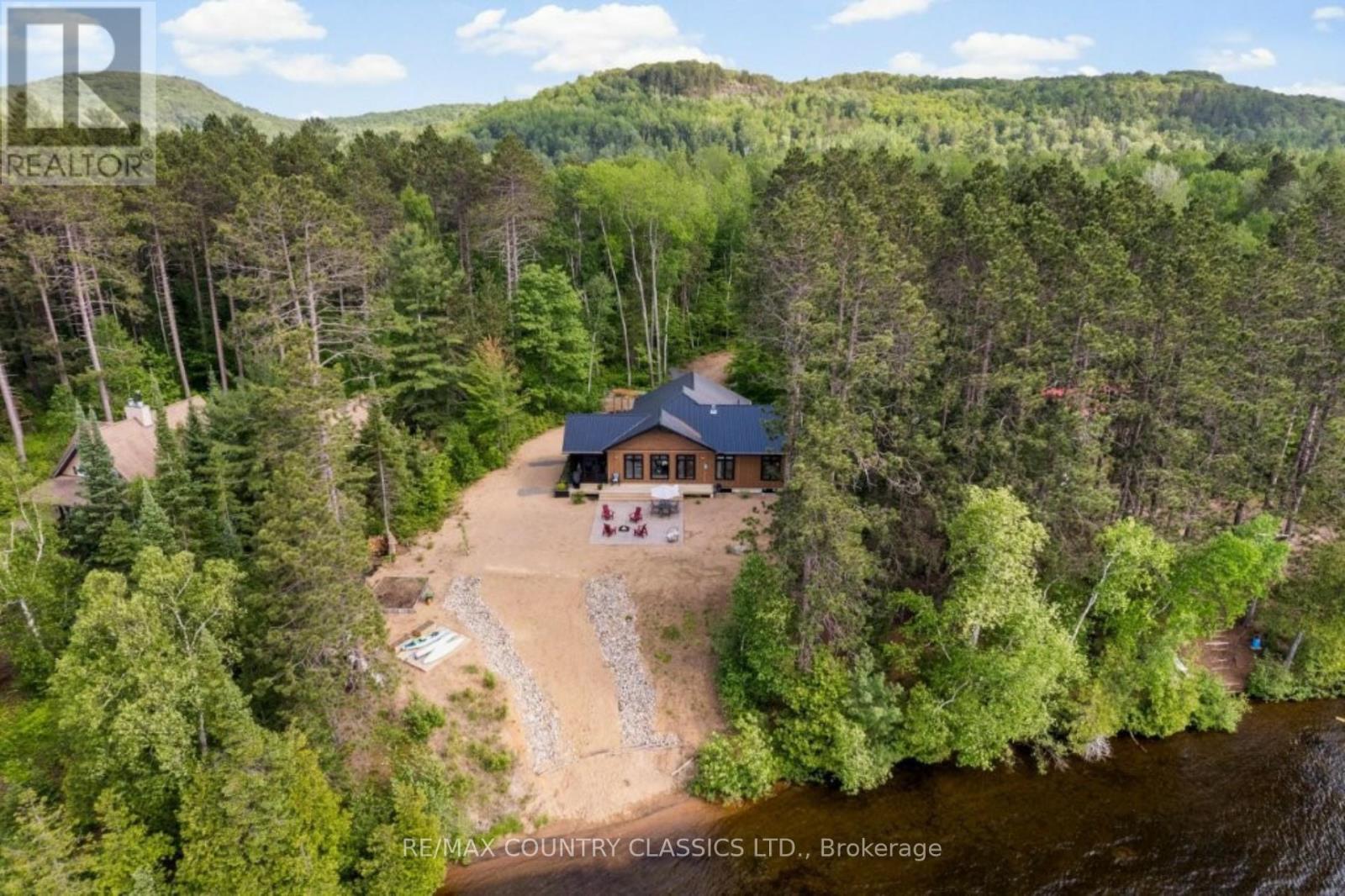 253 Grunwald Road, Madawaska Valley, Ontario  K0J 1L0 - Photo 4 - X12934096