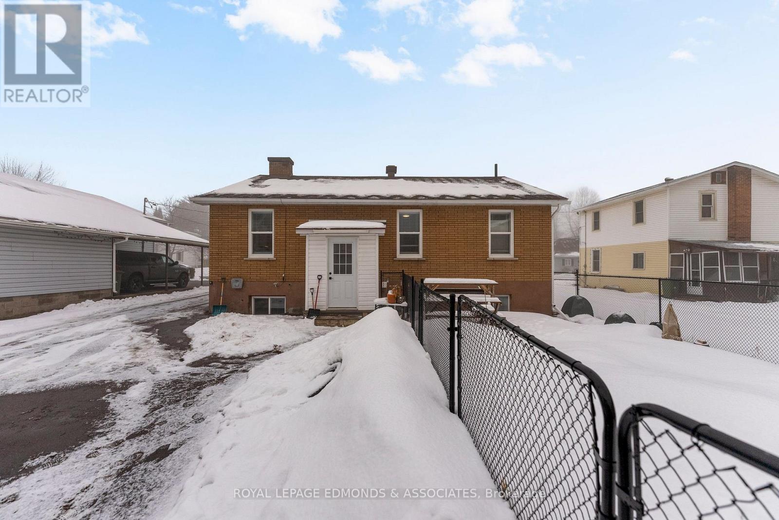 87 Dickson Street, Pembroke, Ontario  K8A 2W8 - Photo 31 - X12934140