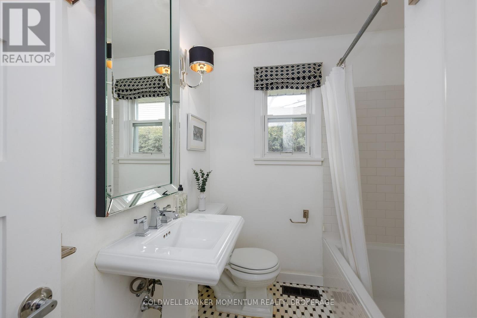 113 Centre Street, Niagara-On-The-Lake, Ontario  L0S 1J0 - Photo 12 - X12934098