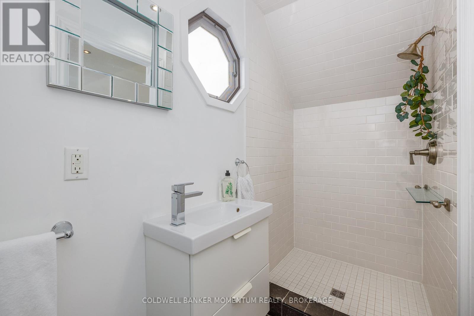 113 Centre Street, Niagara-On-The-Lake, Ontario  L0S 1J0 - Photo 18 - X12934098