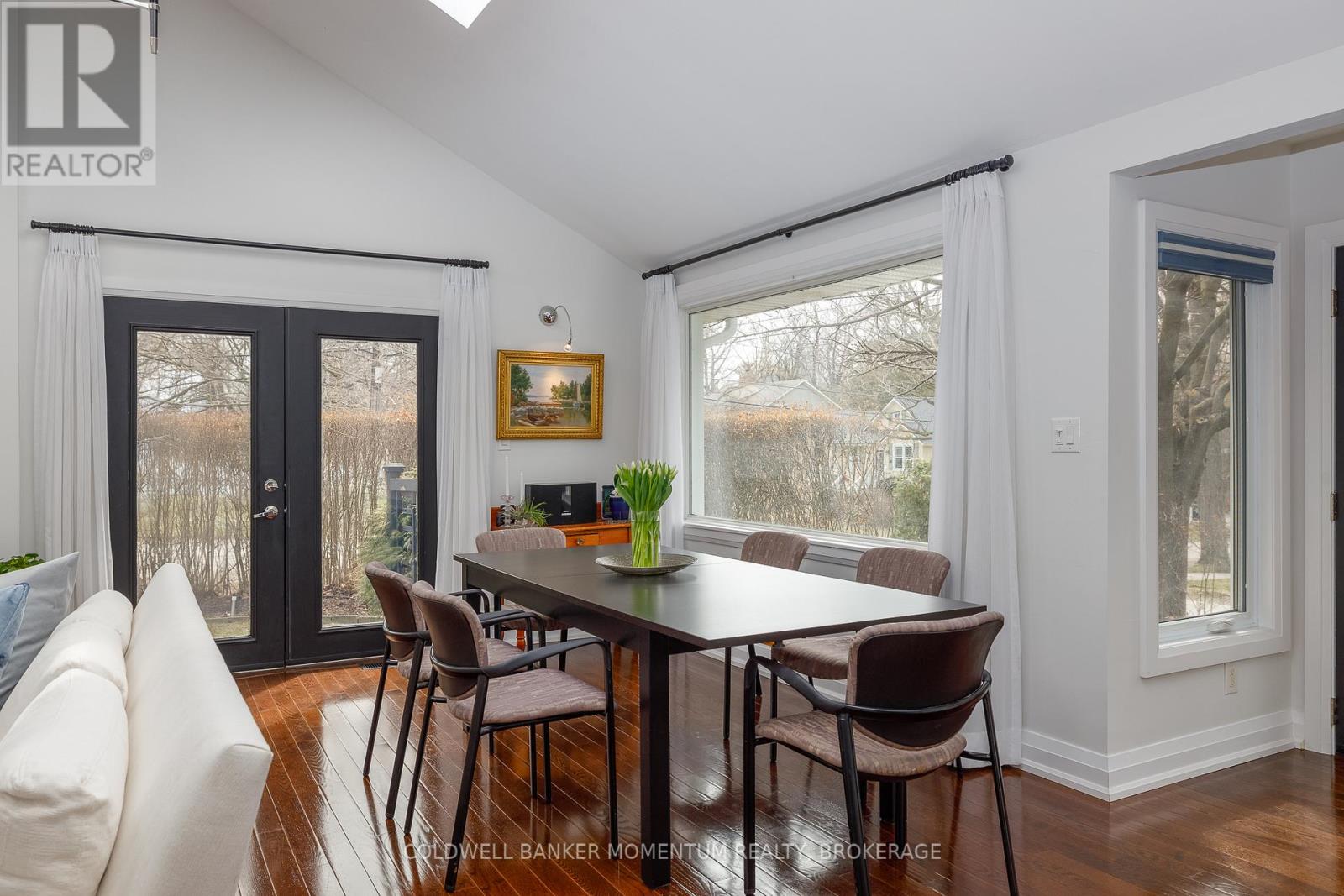 113 Centre Street, Niagara-On-The-Lake, Ontario  L0S 1J0 - Photo 7 - X12934098