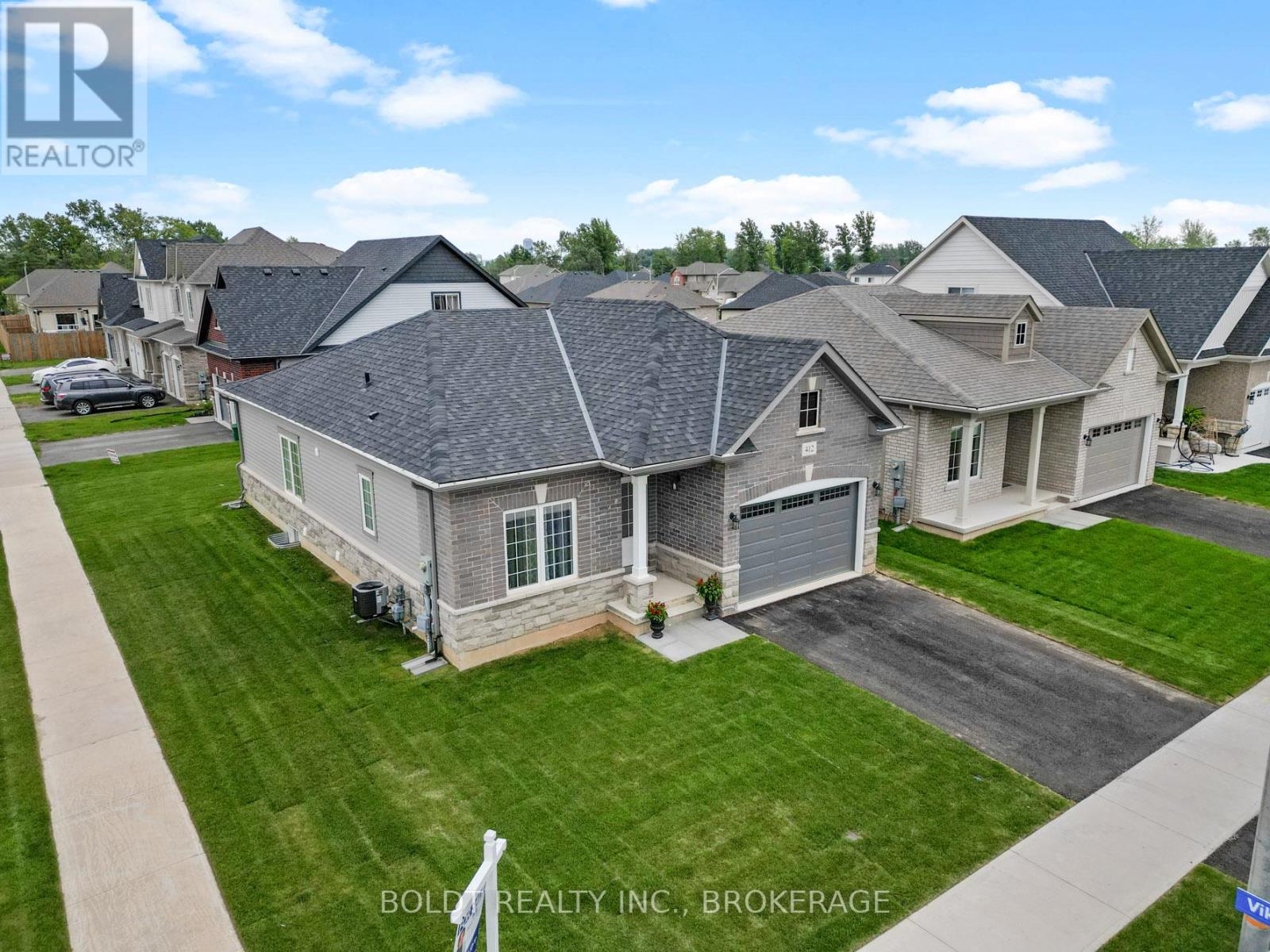 412 Hummel Crescent, Fort Erie, Ontario  L2A 0E8 - Photo 2 - X12934132