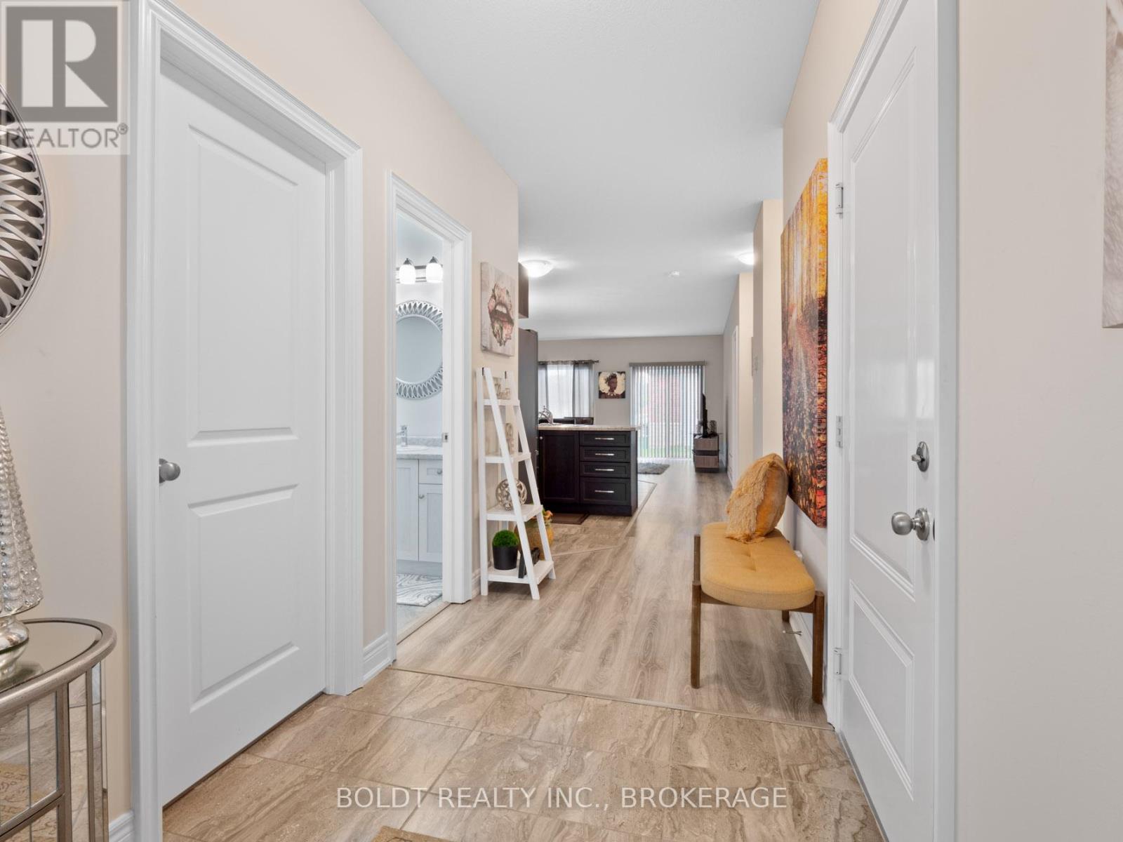 412 Hummel Crescent, Fort Erie, Ontario  L2A 0E8 - Photo 4 - X12934132