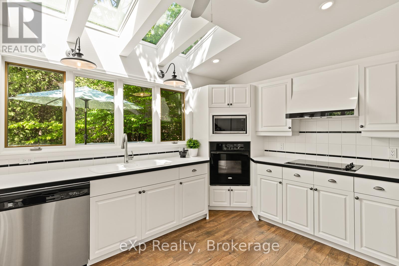 900 Berford Street, South Bruce Peninsula, Ontario  N0H 2T0 - Photo 14 - X12934086